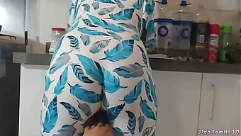 Üvey kızın annesi uzaktayken üvey babasıyla gizli mutfak ilişkisi.